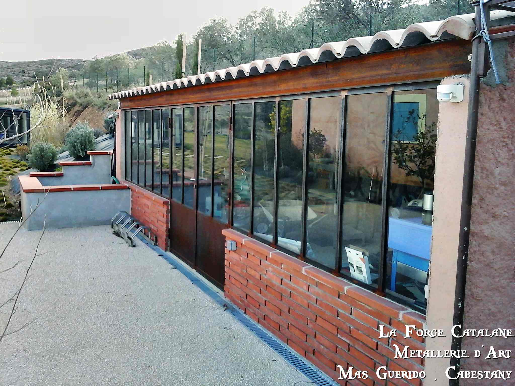 verriere type ancien atelier facade cabanon jardin exterieur forge catalane.jpg